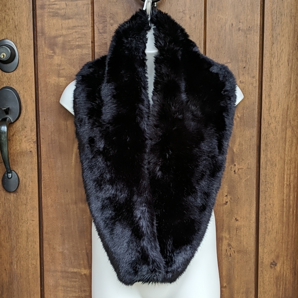 Ashro Faux Fur Stole - Picture 8 of 8